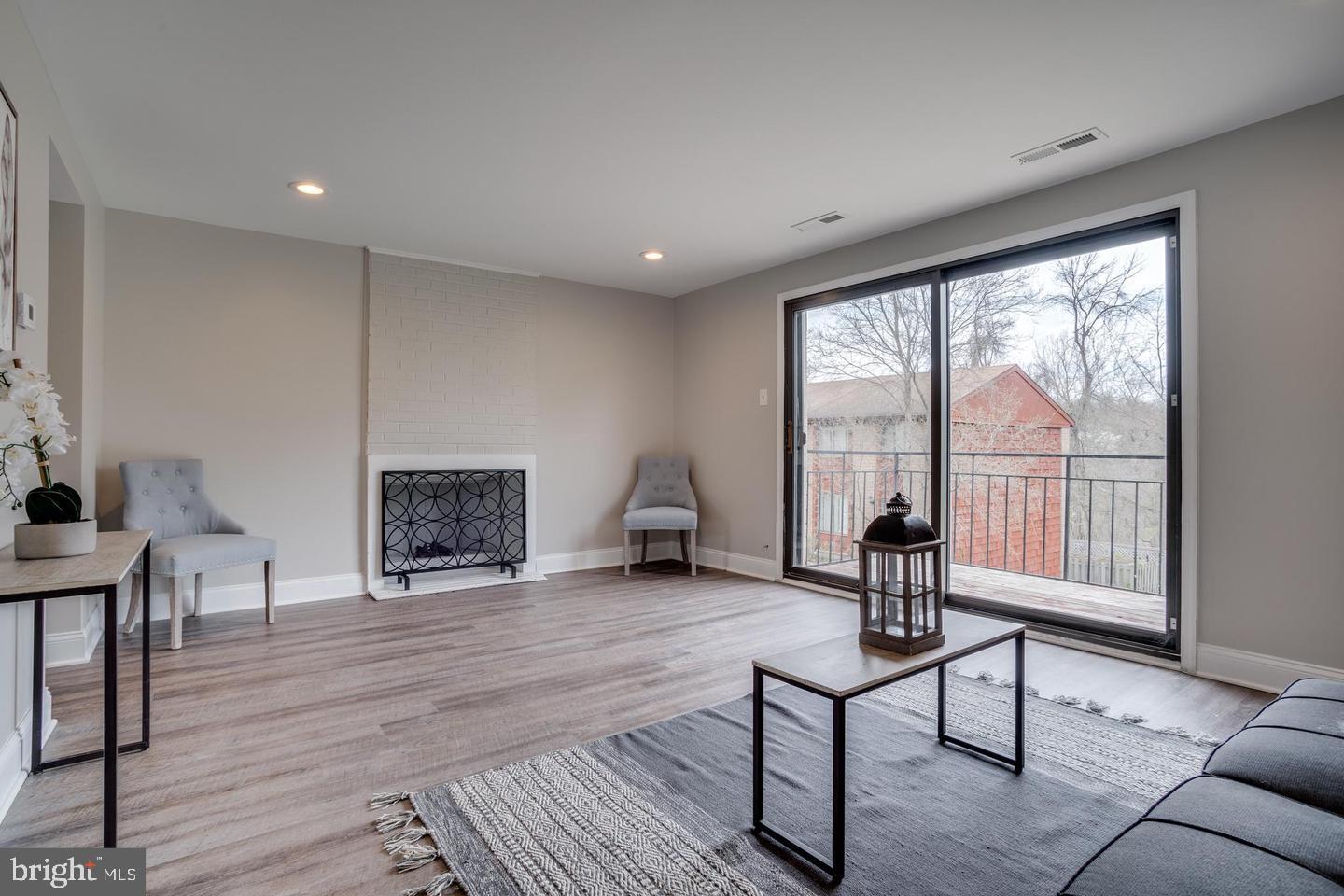 VILLAGE OF OWEN BROWN - Residential Lease