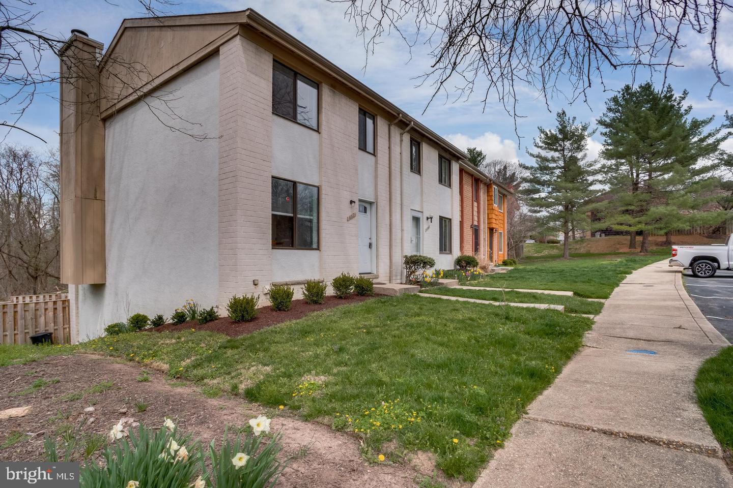 VILLAGE OF OWEN BROWN - Residential Lease