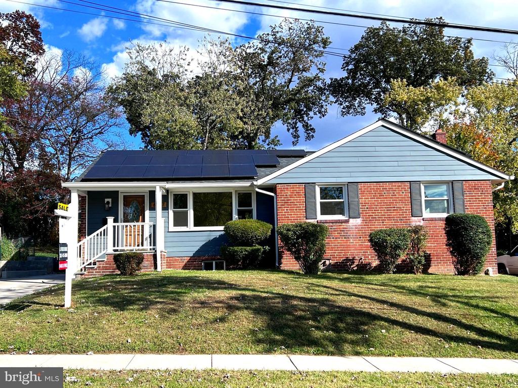 Photo of 6507 Lamont Place, HYATTSVILLE, MD 20784 (MLS # MDPG2180686)