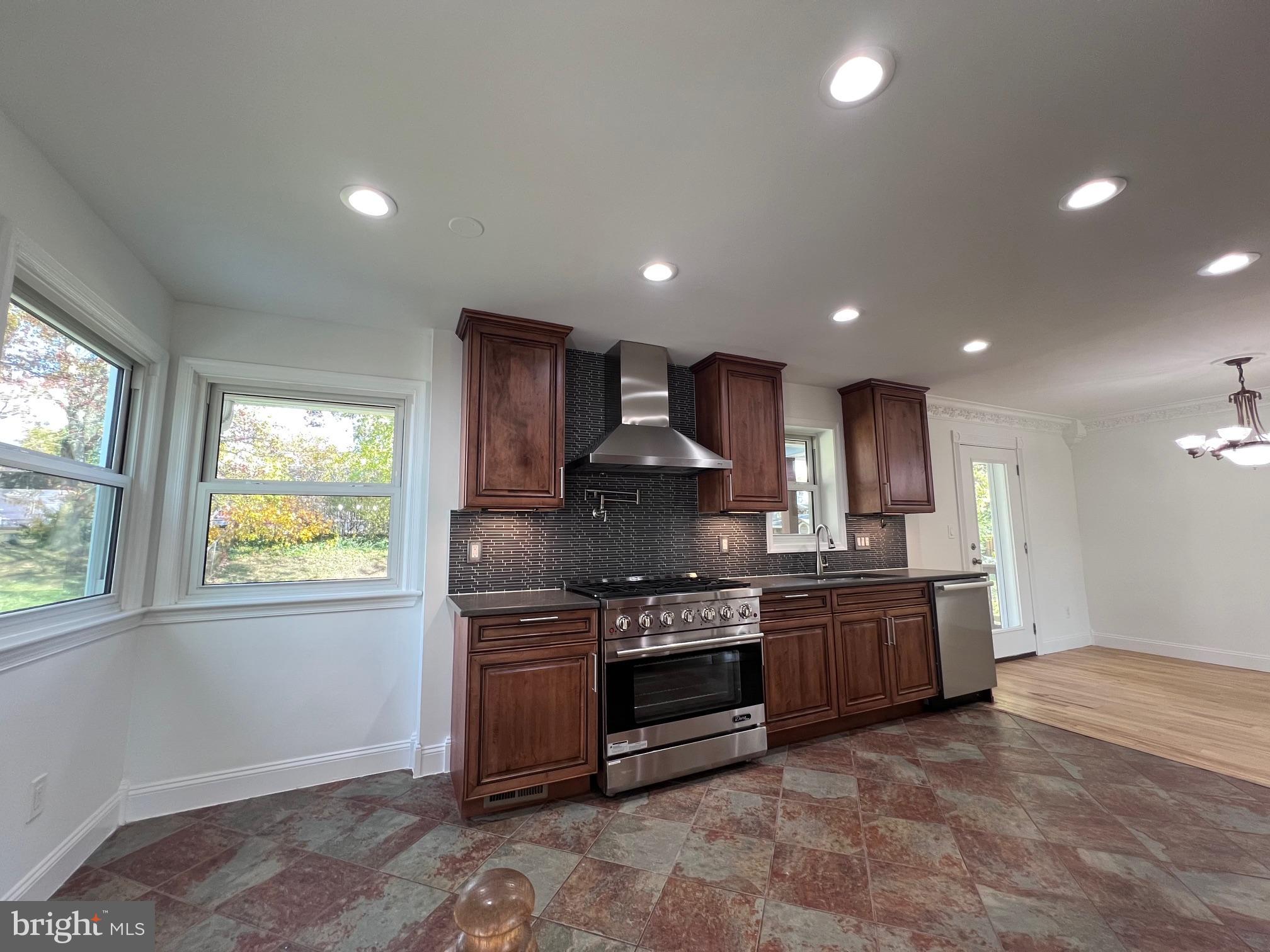 6507 LAMONT PLACE