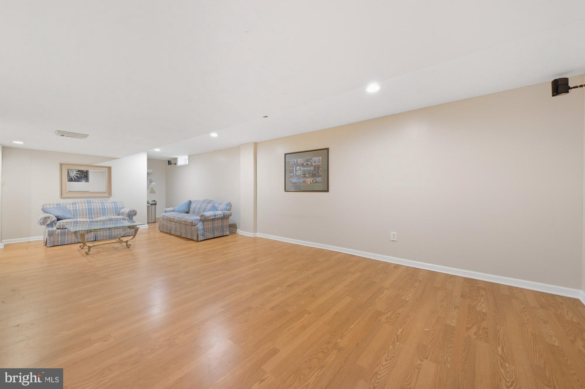 HUNTERS CHASE - Residential