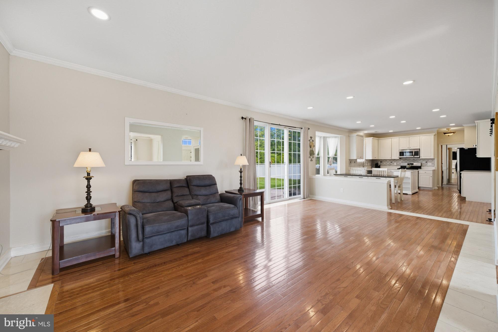 HUNTERS CHASE - Residential