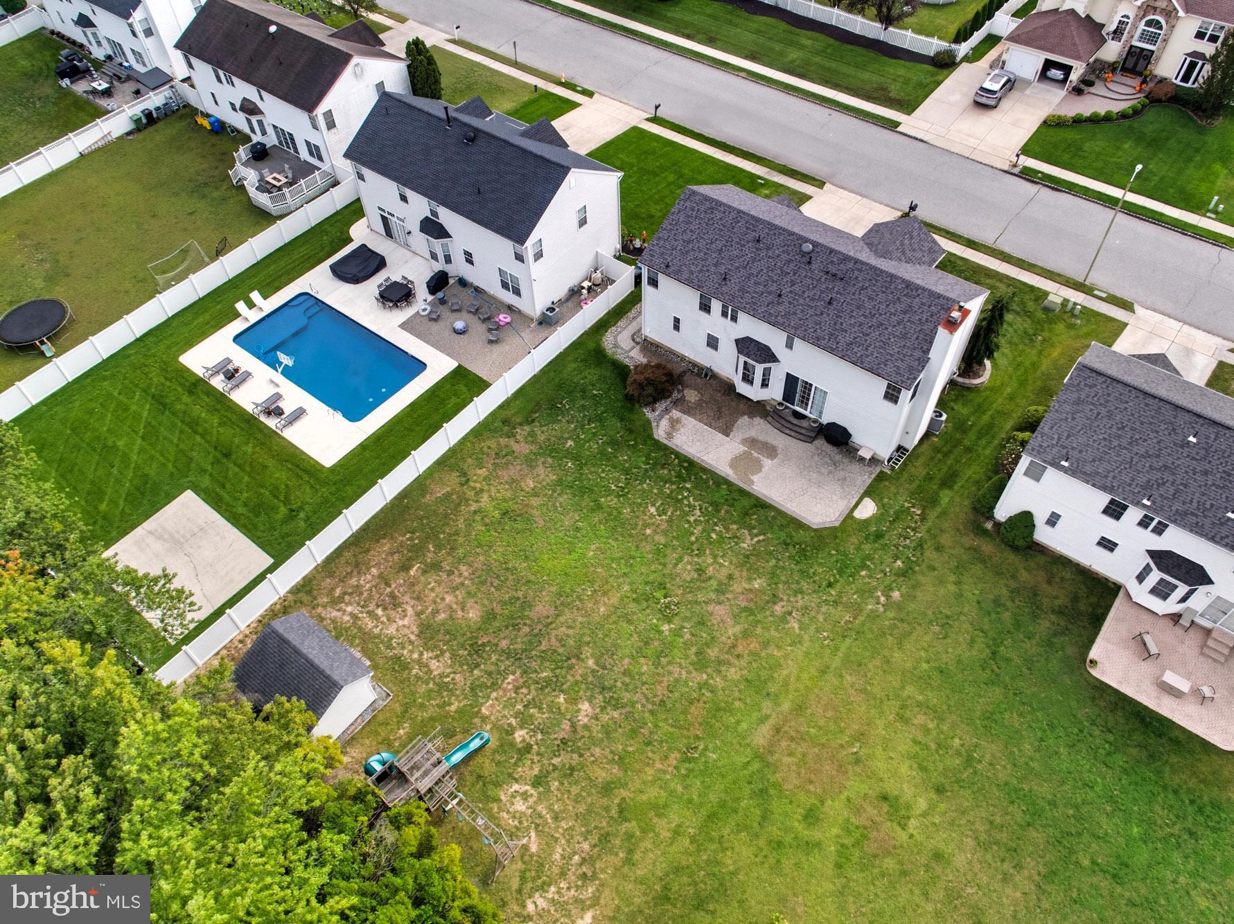 HUNTERS CHASE - Residential