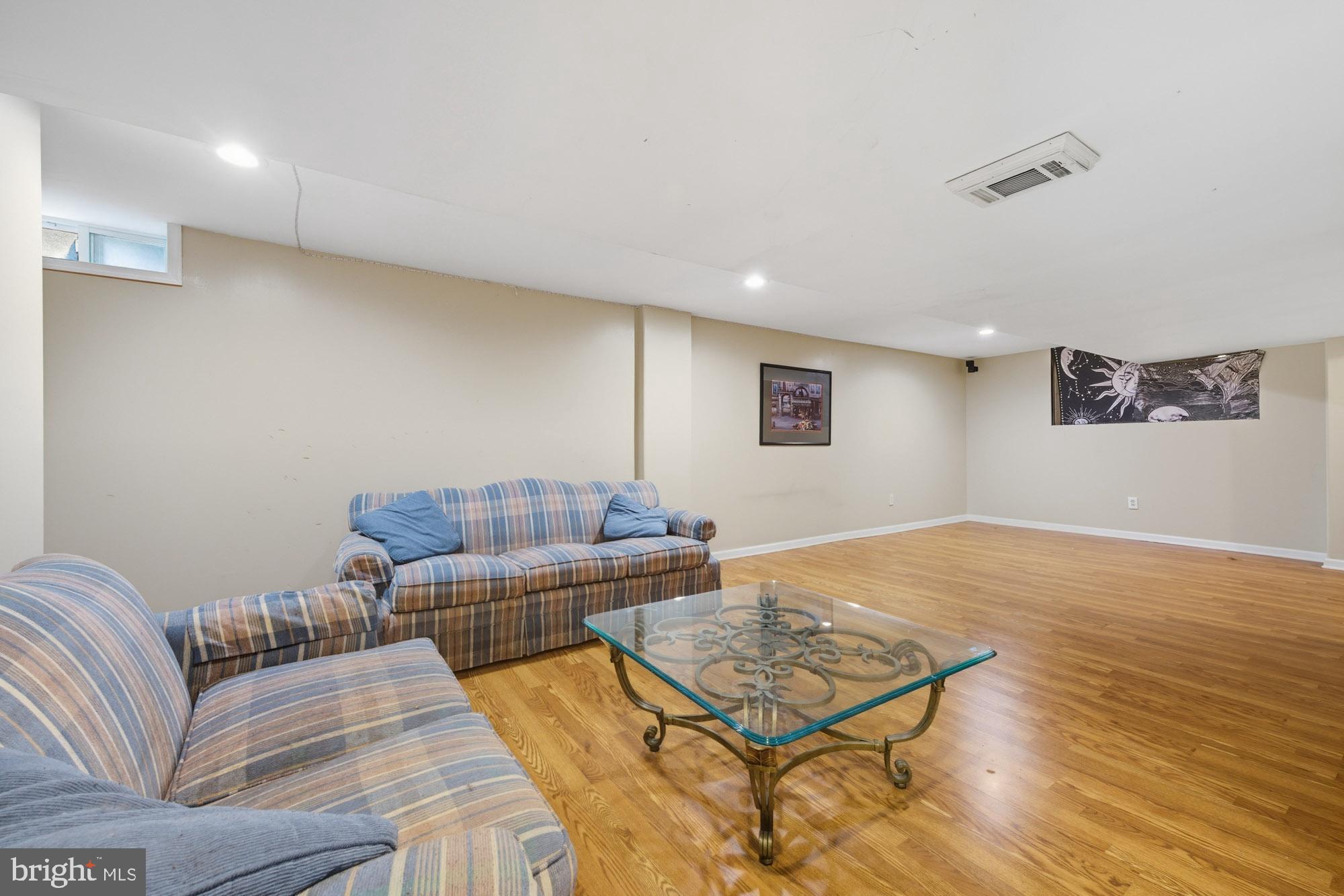 HUNTERS CHASE - Residential