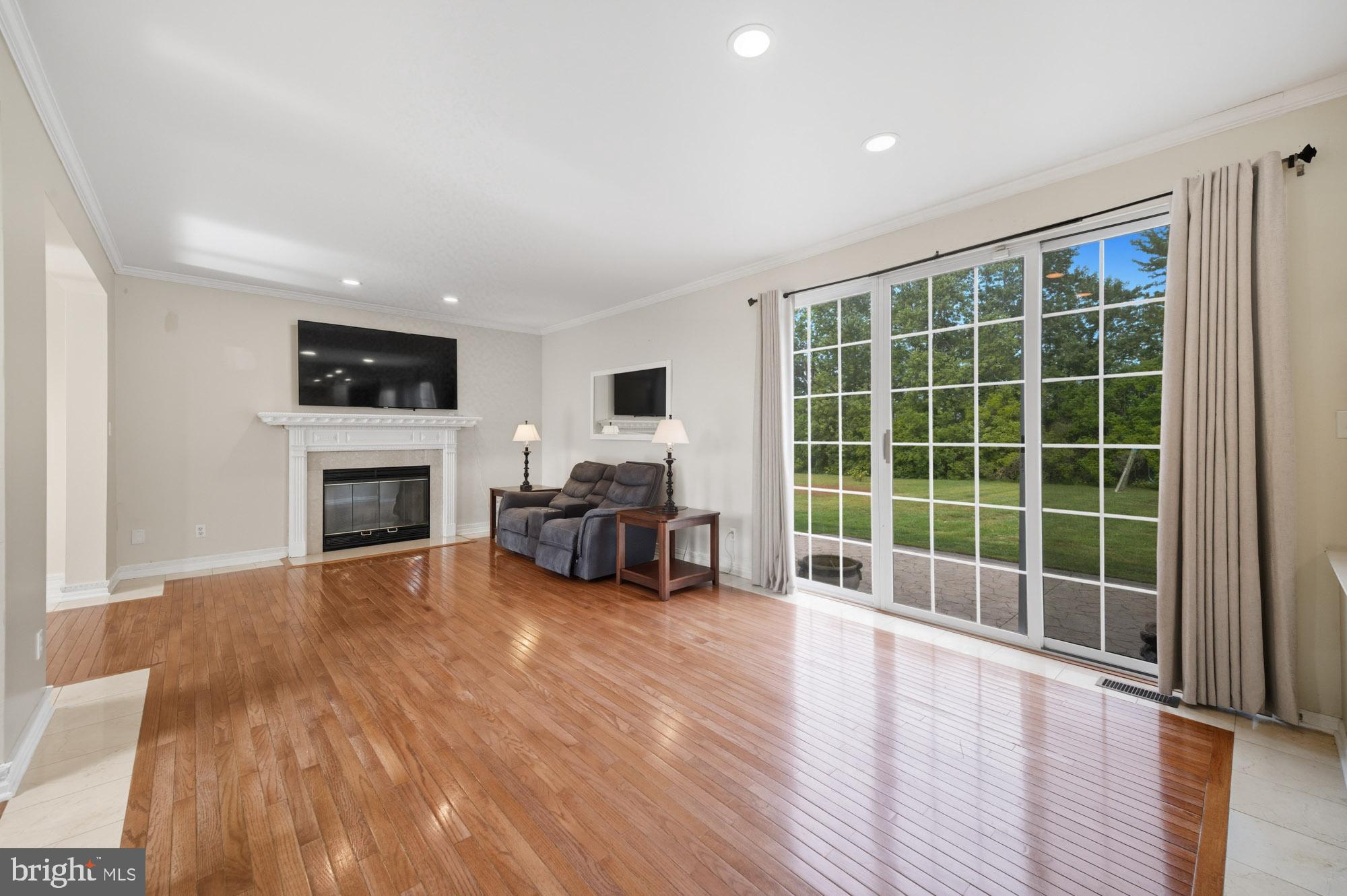 HUNTERS CHASE - Residential