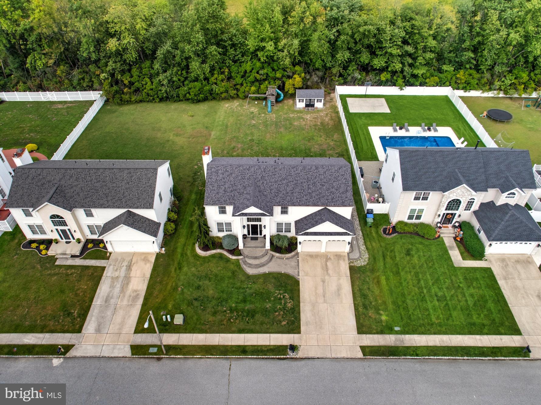 HUNTERS CHASE - Residential