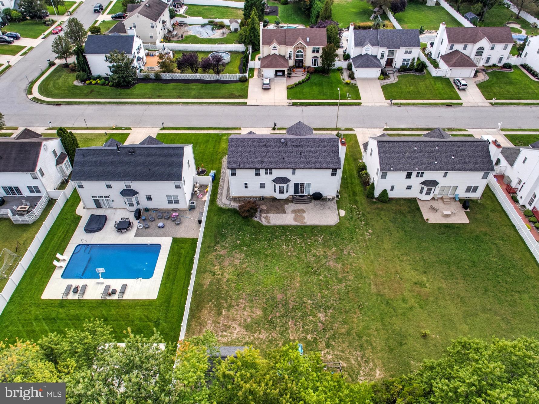 HUNTERS CHASE - Residential