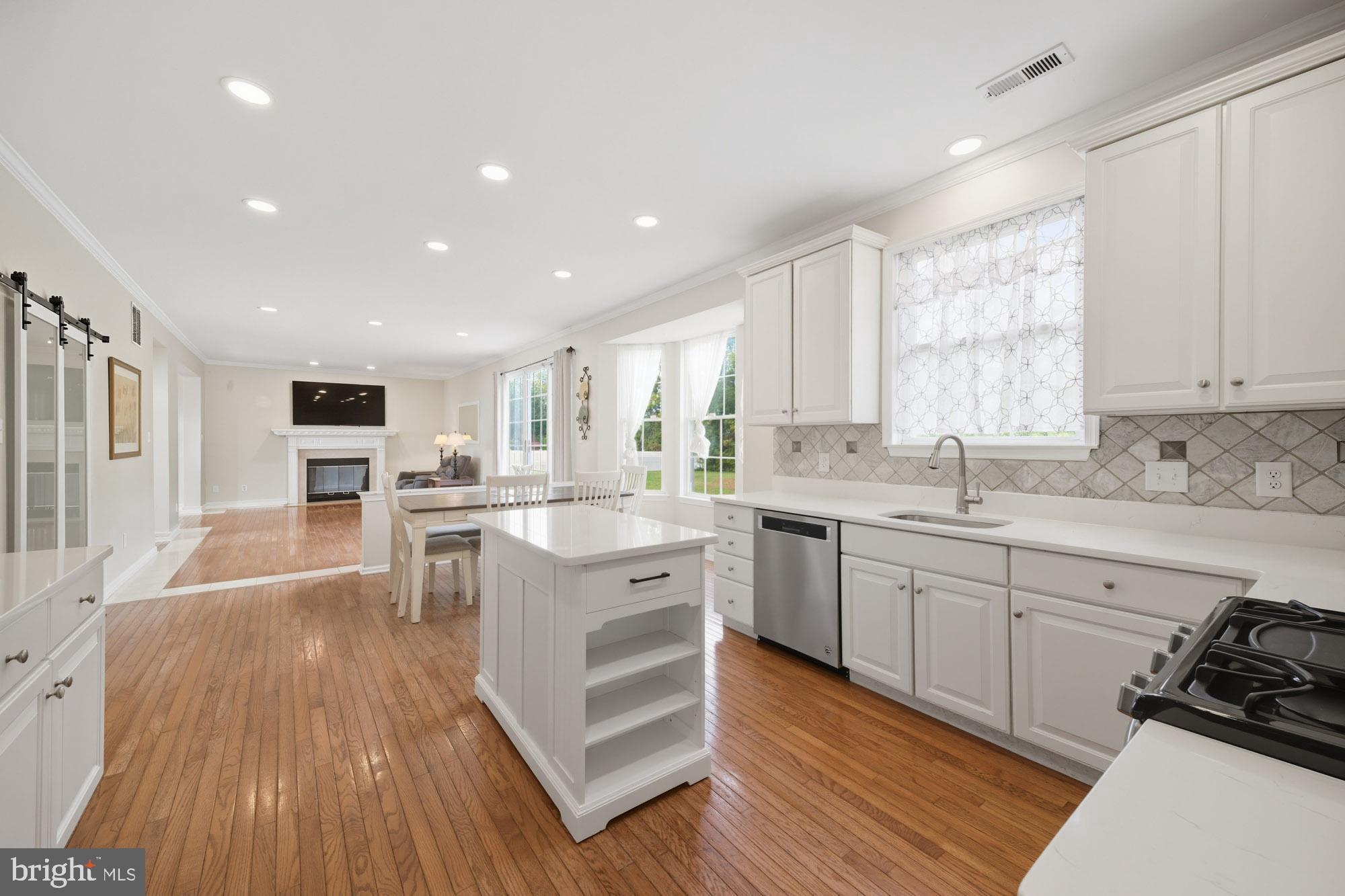 HUNTERS CHASE - Residential