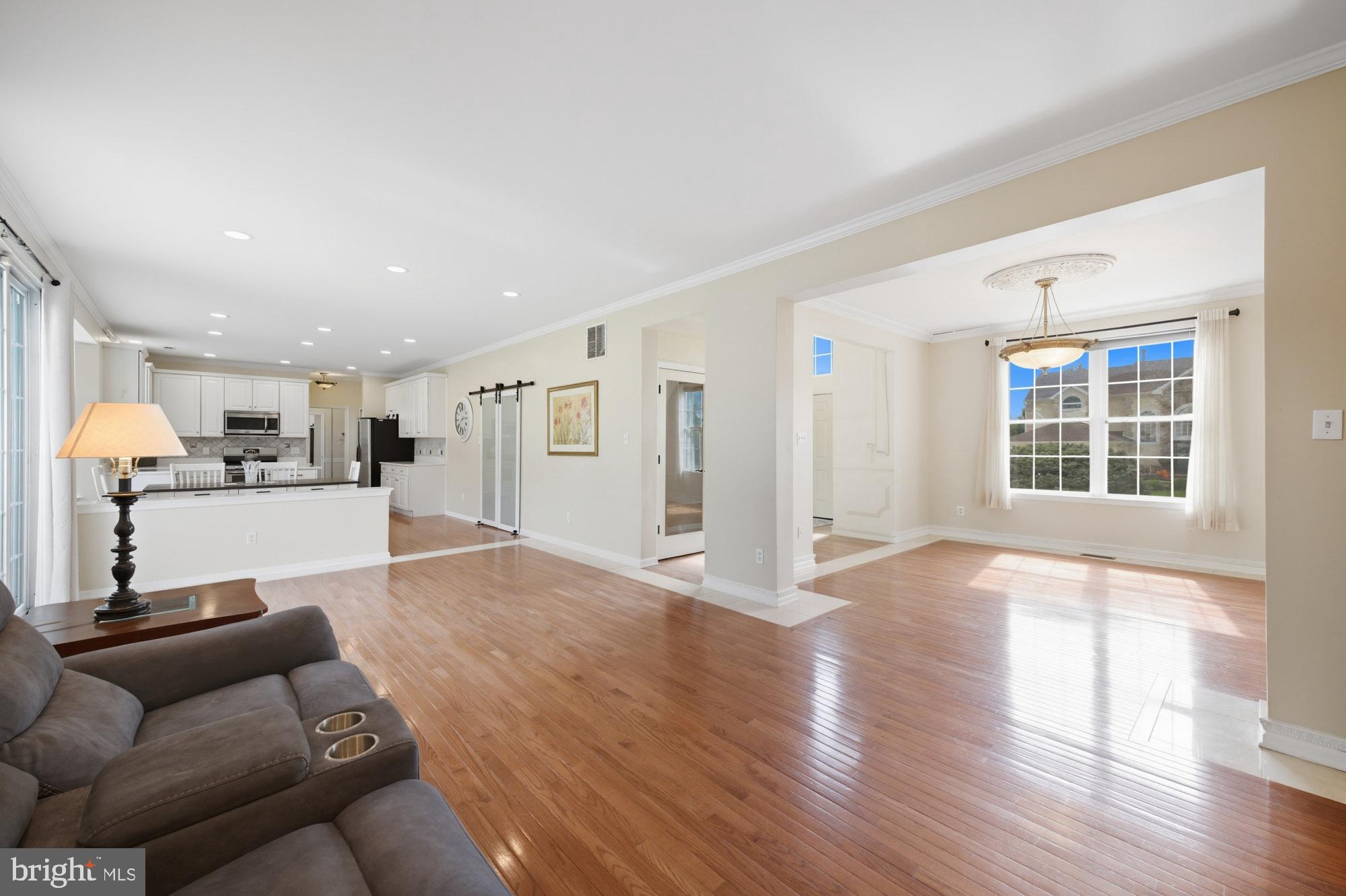 HUNTERS CHASE - Residential