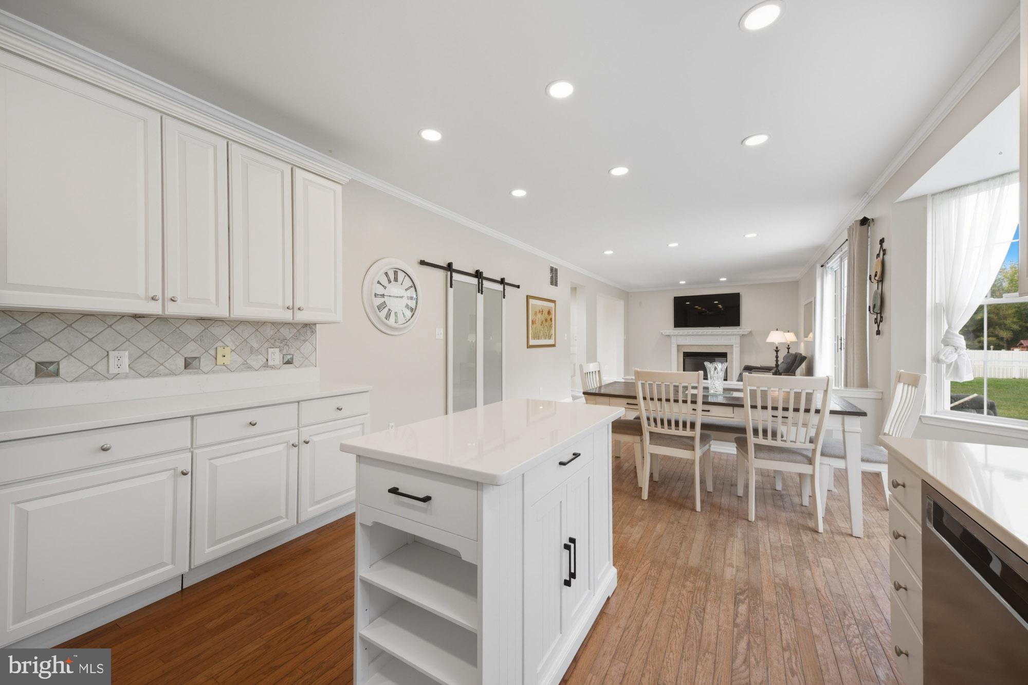 HUNTERS CHASE - Residential