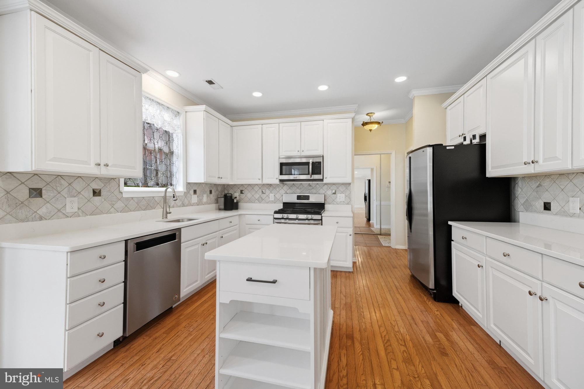 HUNTERS CHASE - Residential