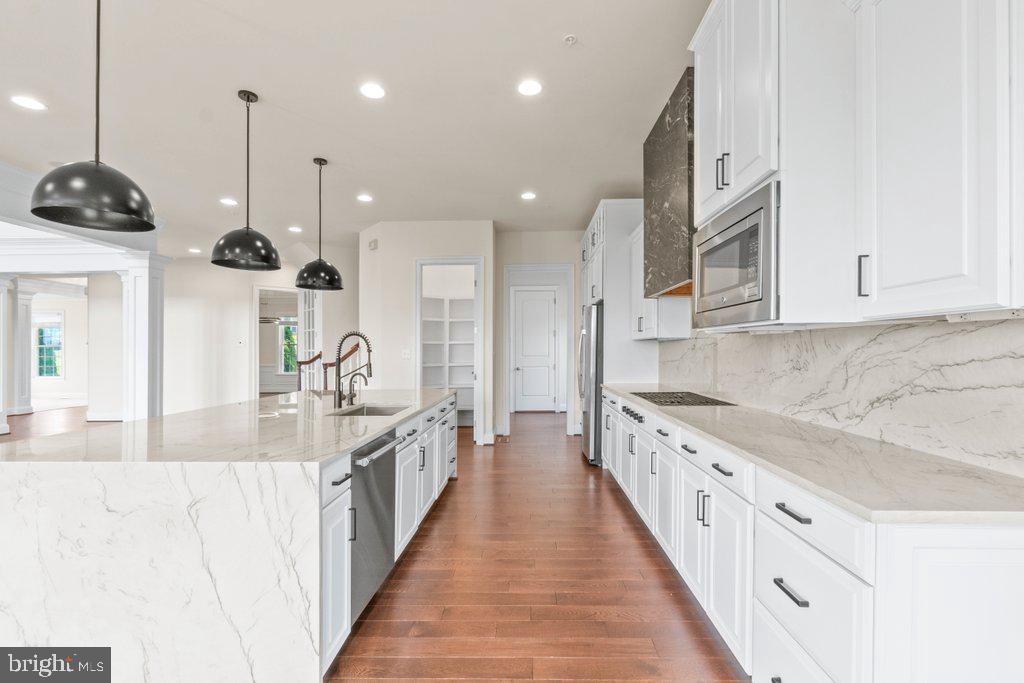 555 PARKLAND ROAD