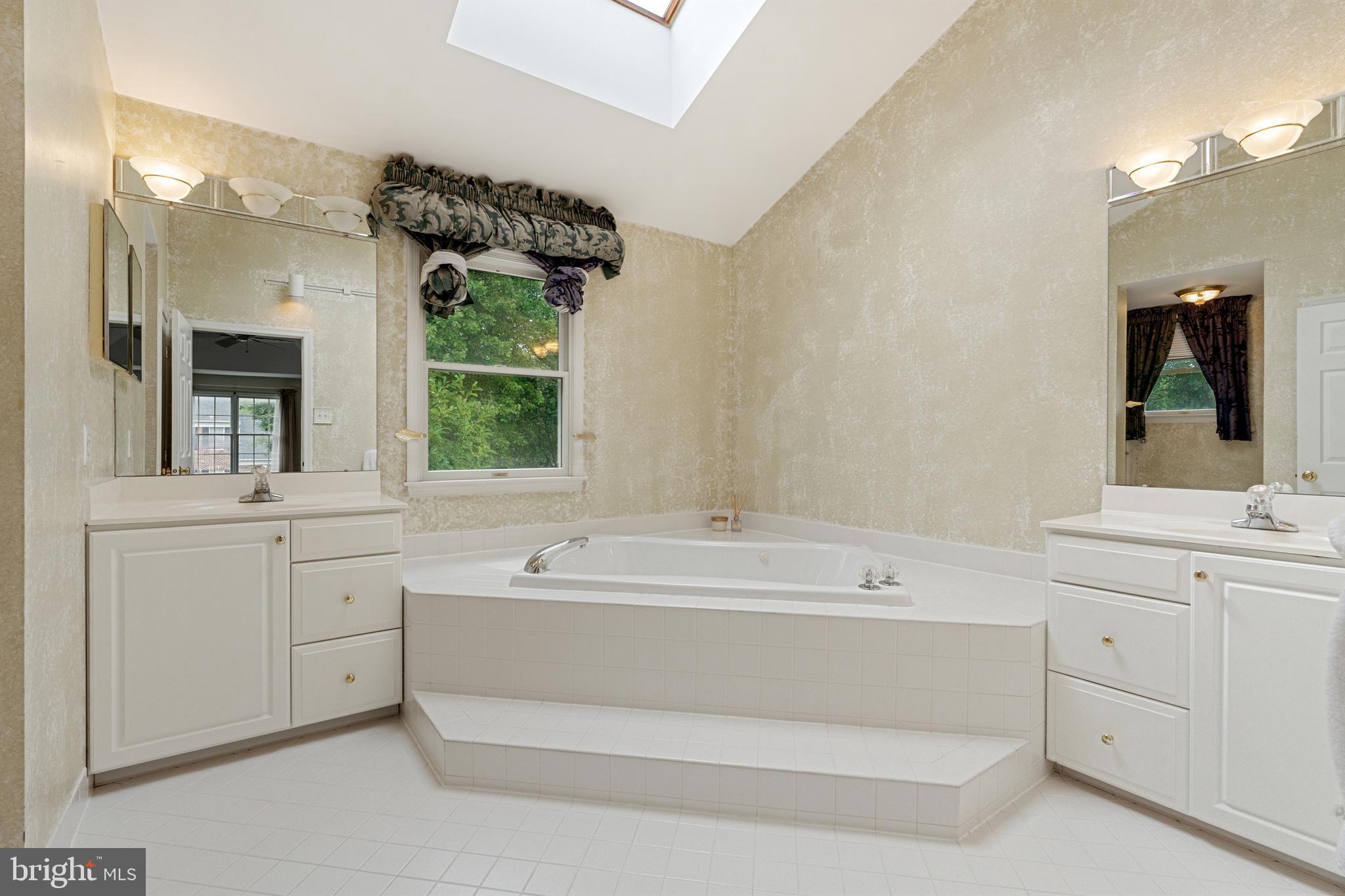COLD SPRING HUNT - Residential