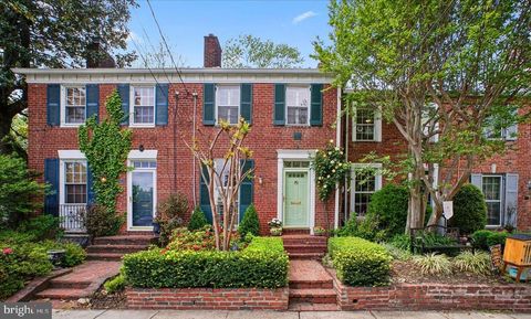 Photo of 733 S Pitt Street S, ALEXANDRIA, VA 22314 (MLS # VAAX2058856)