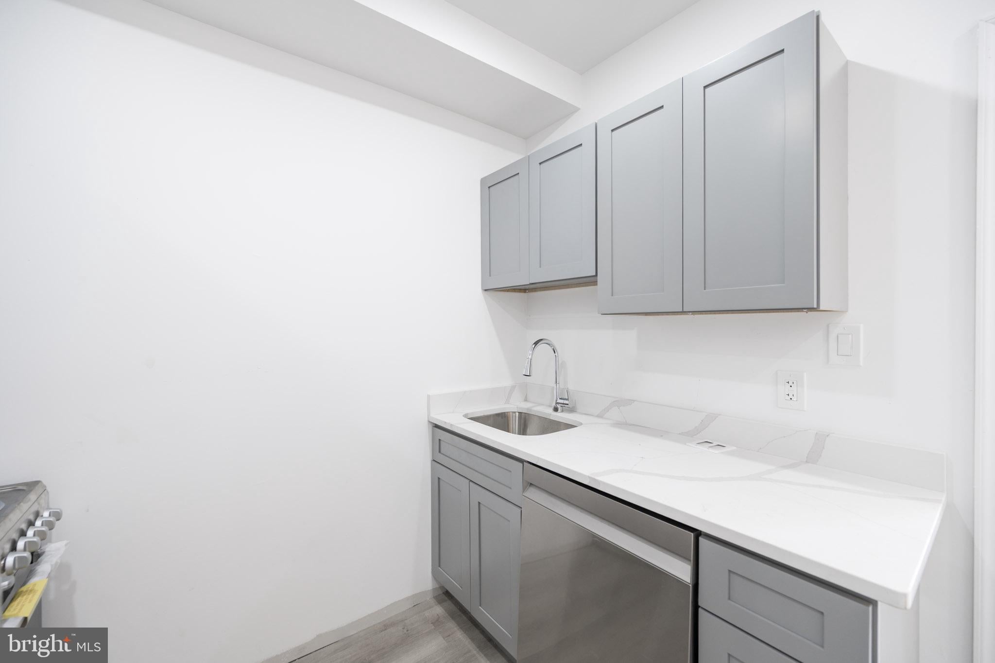 948 BELMONT AVENUE UNIT 2