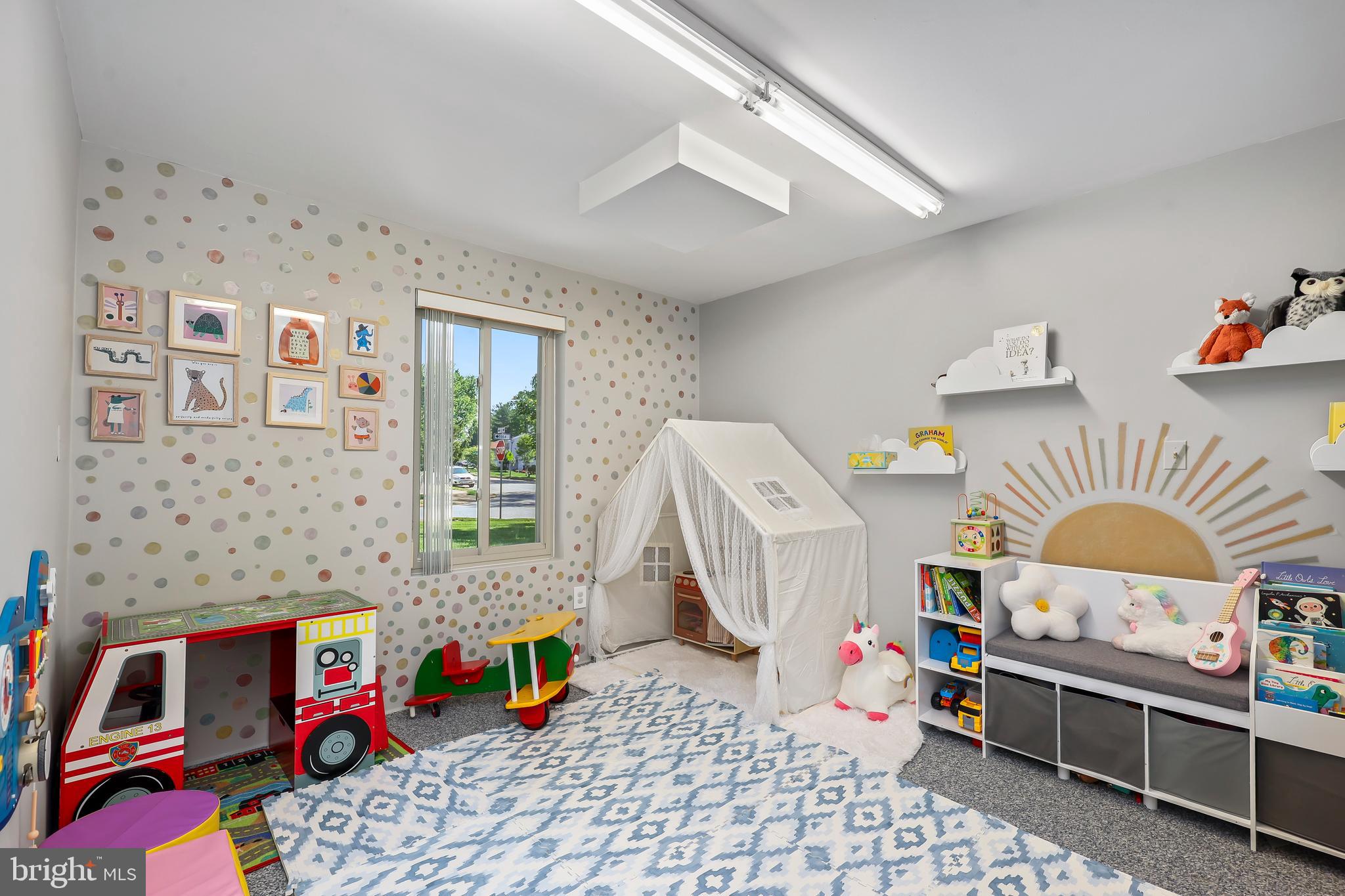 BENT TREE - Residential