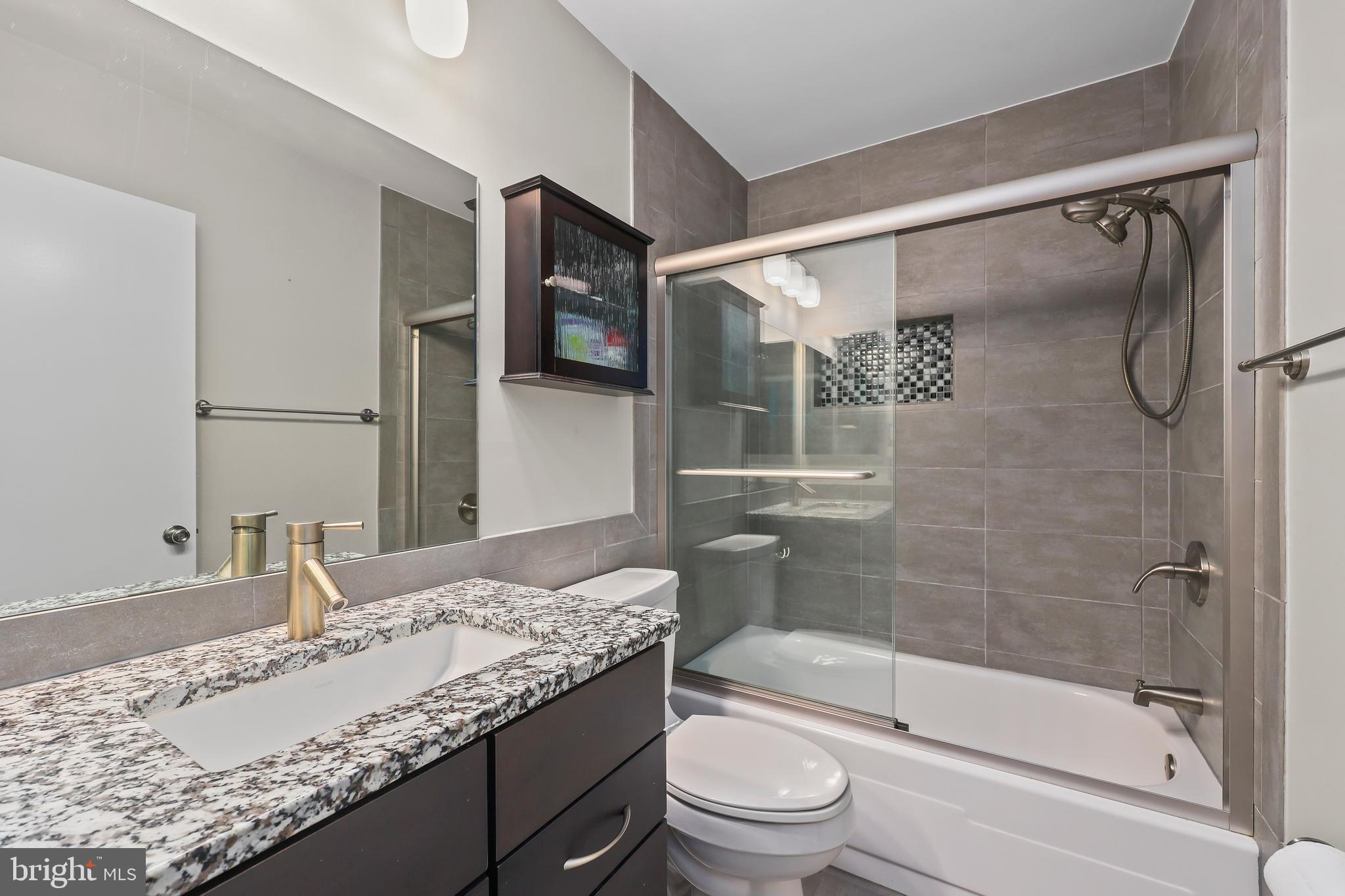 BENT TREE - Residential