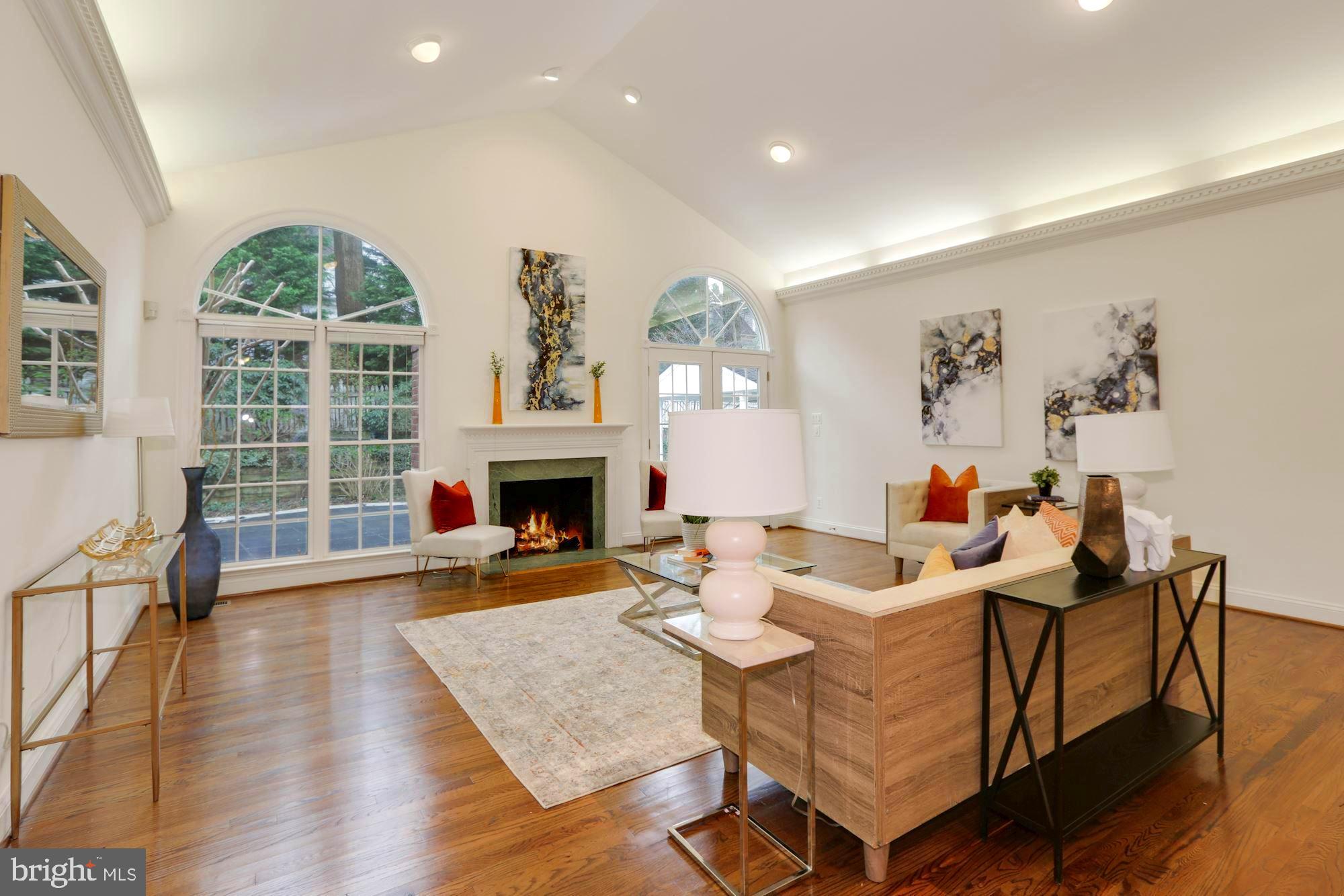 CHEVY CHASE COMMONS - Residential