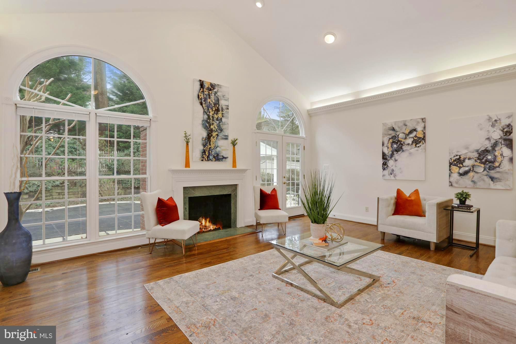 CHEVY CHASE COMMONS - Residential