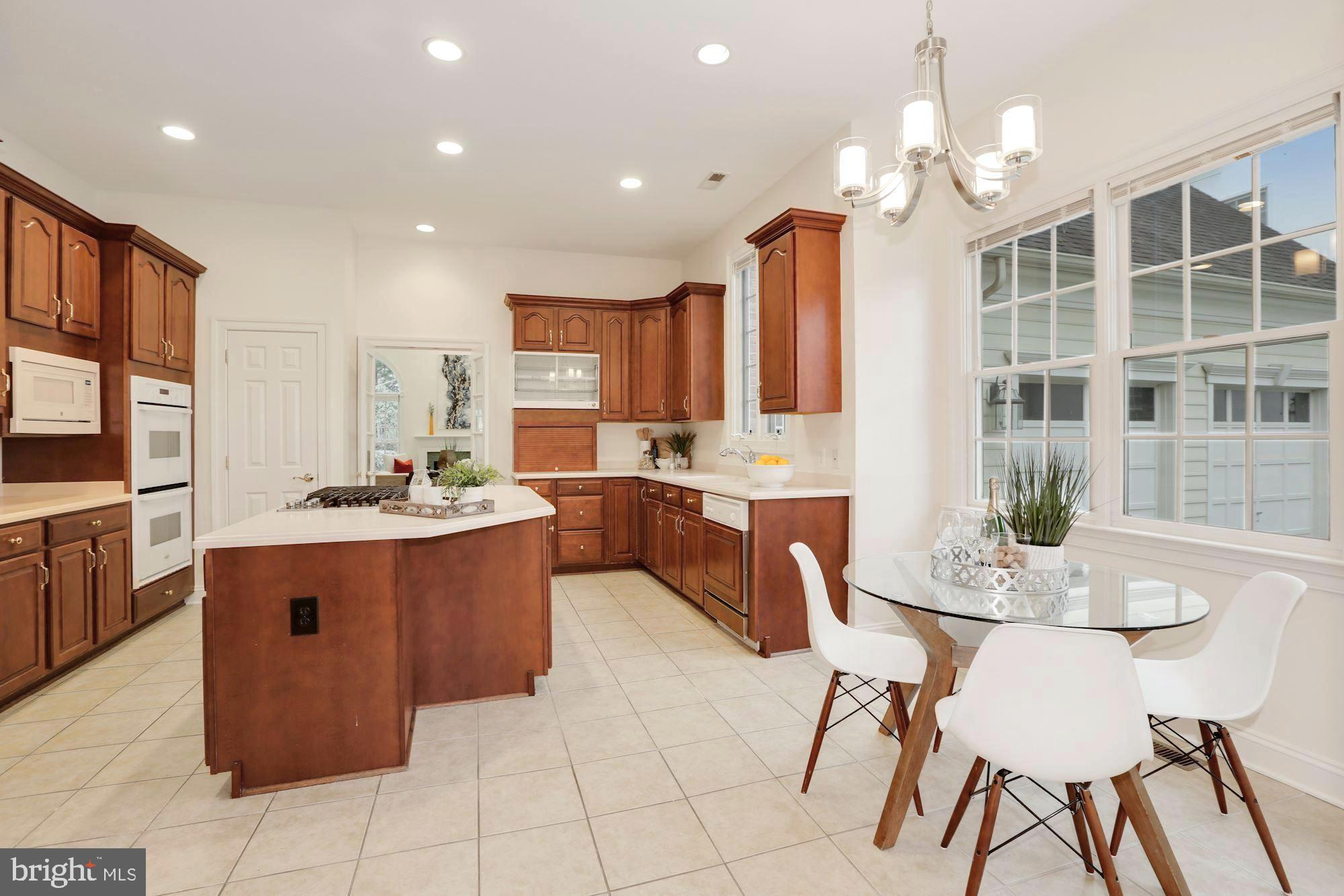 CHEVY CHASE COMMONS - Residential