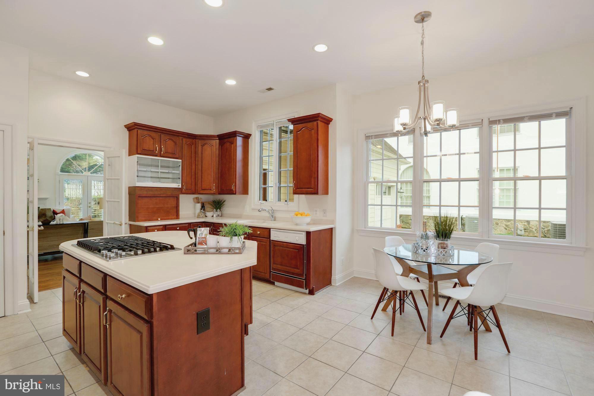 CHEVY CHASE COMMONS - Residential