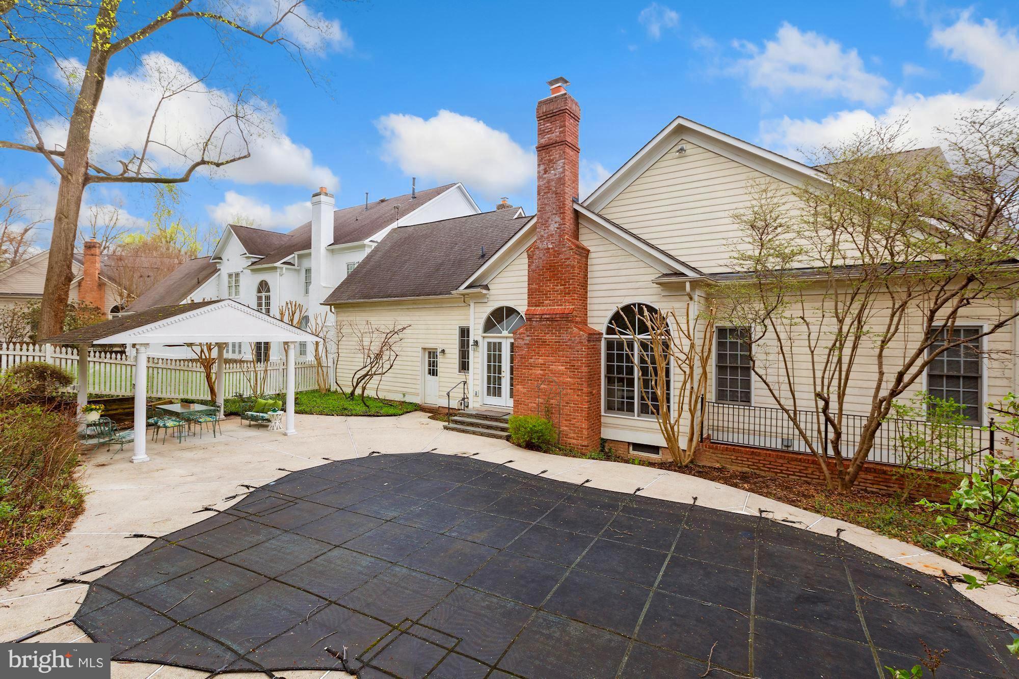 CHEVY CHASE COMMONS - Residential