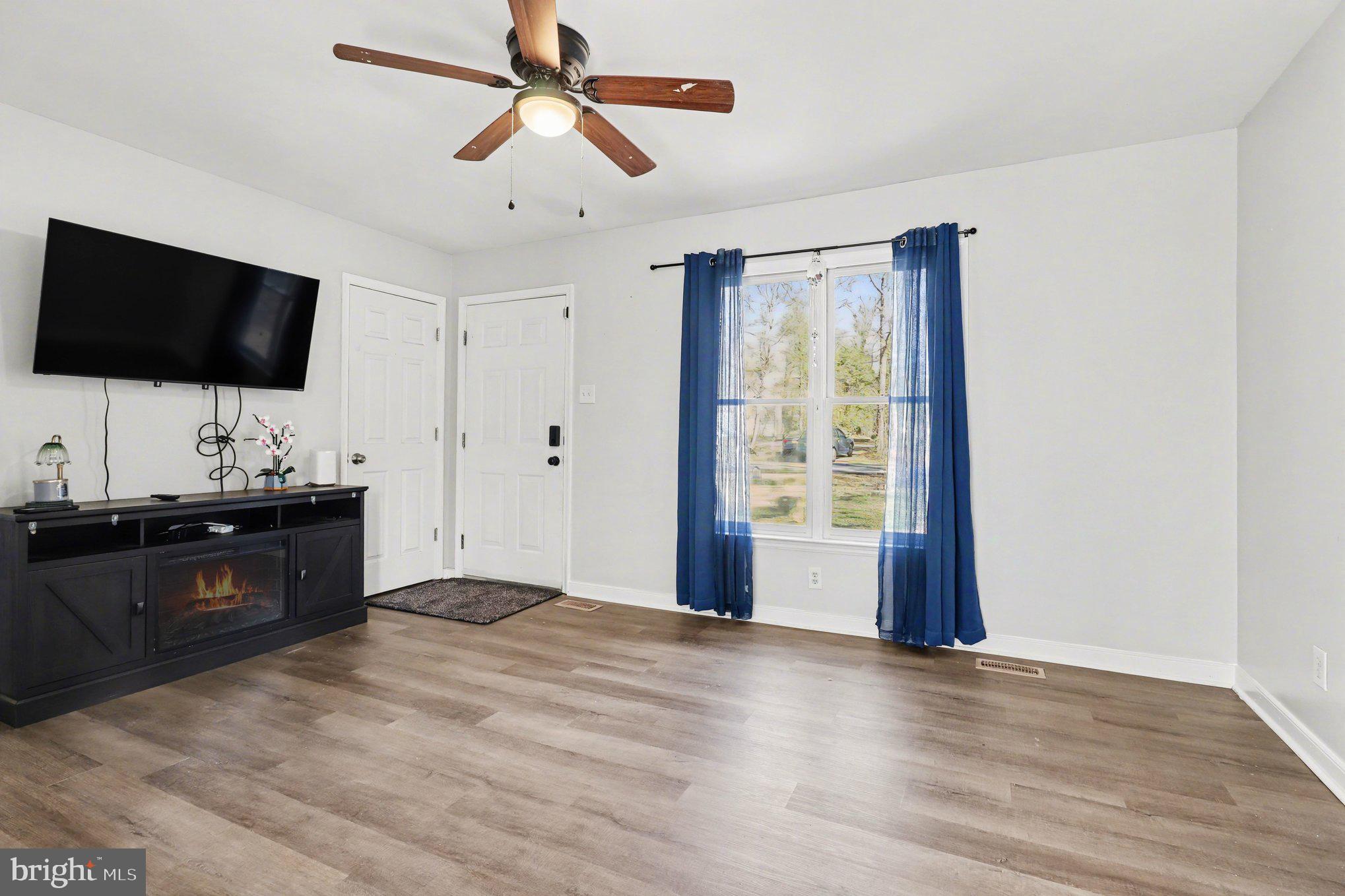 LAKE LAND OR - Residential