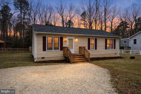 Photo of 426 Durham Dr, RUTHER GLEN, VA 22546 (MLS # VACV2009614)