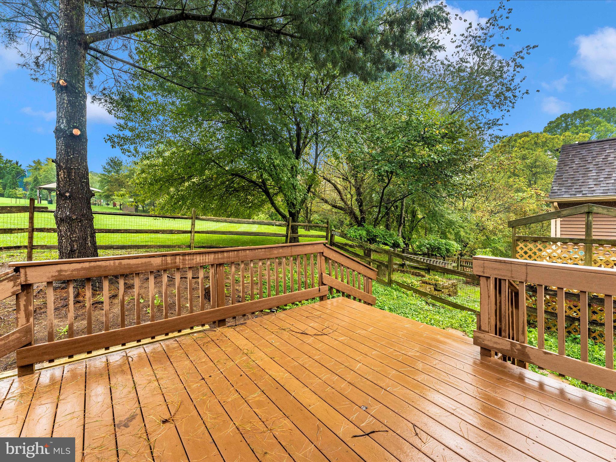 LAKE LINGANORE - Residential