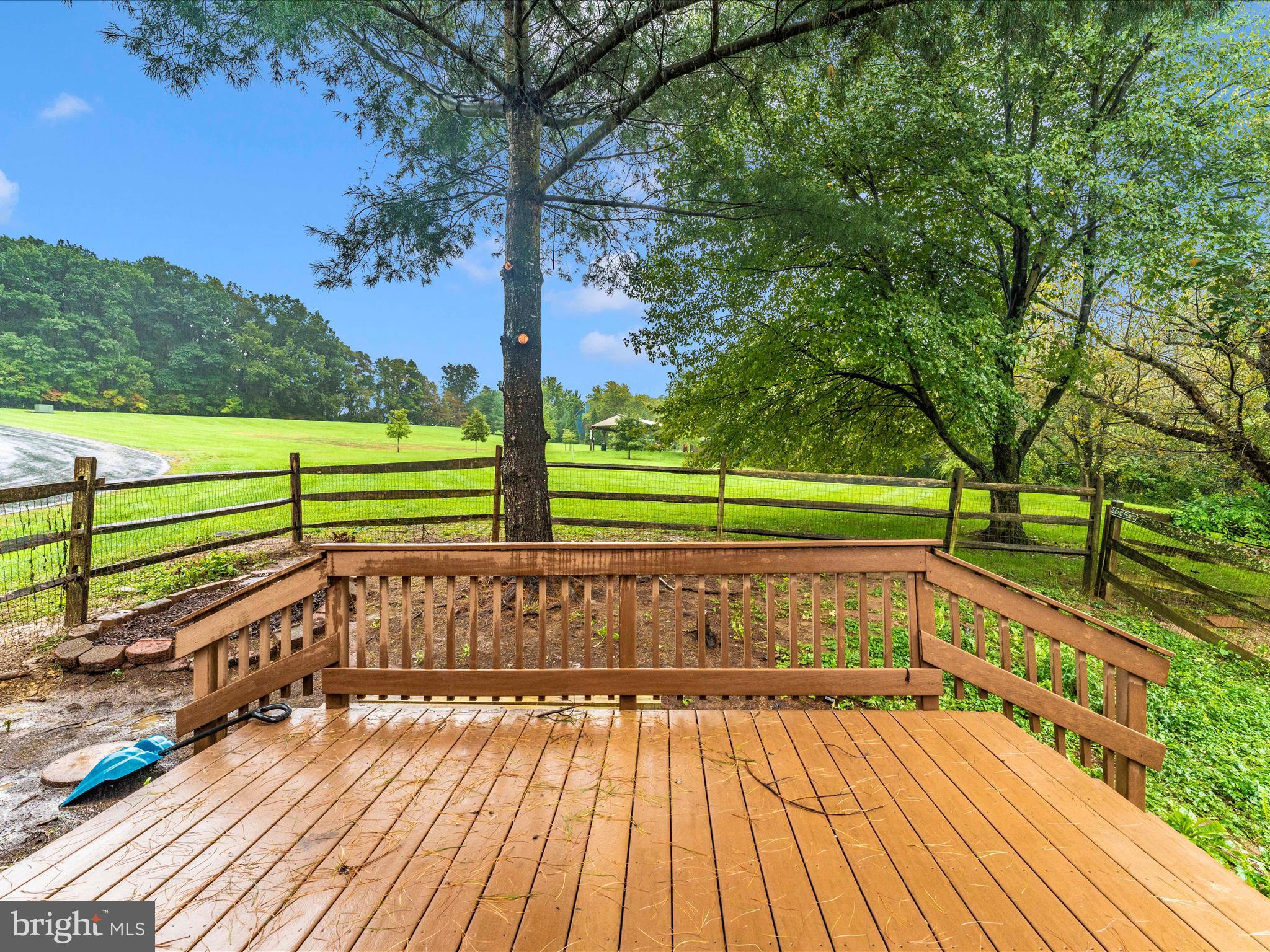 LAKE LINGANORE - Residential