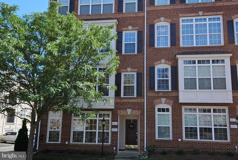 Townhouse For Rent - 42683 Hollyhock Terrace<br/> BRAMBLETON, VA 20148