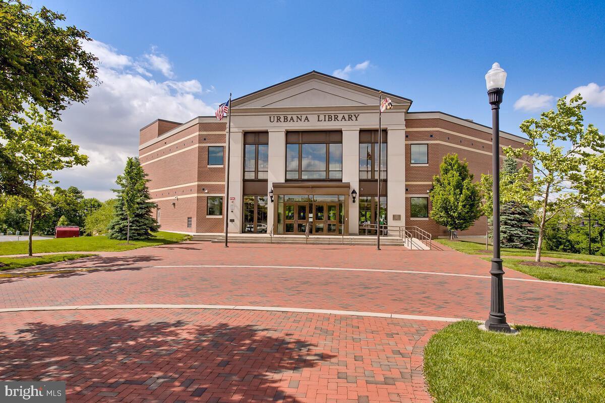 VILLAGES OF URBANA - Residential Lease