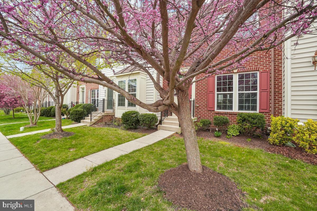 VILLAGES OF URBANA - Residential Lease