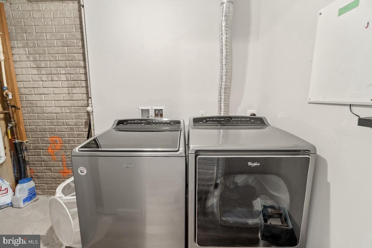 VILLAGES OF URBANA - Residential Lease