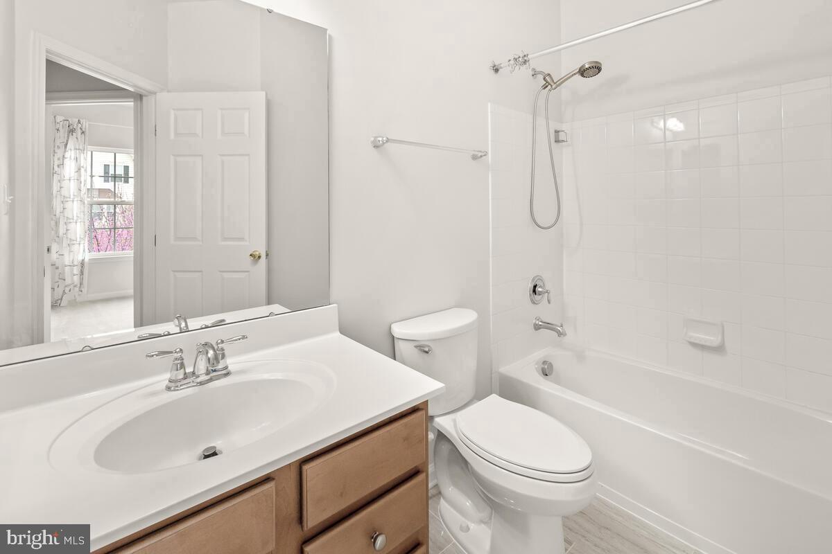 VILLAGES OF URBANA - Residential Lease