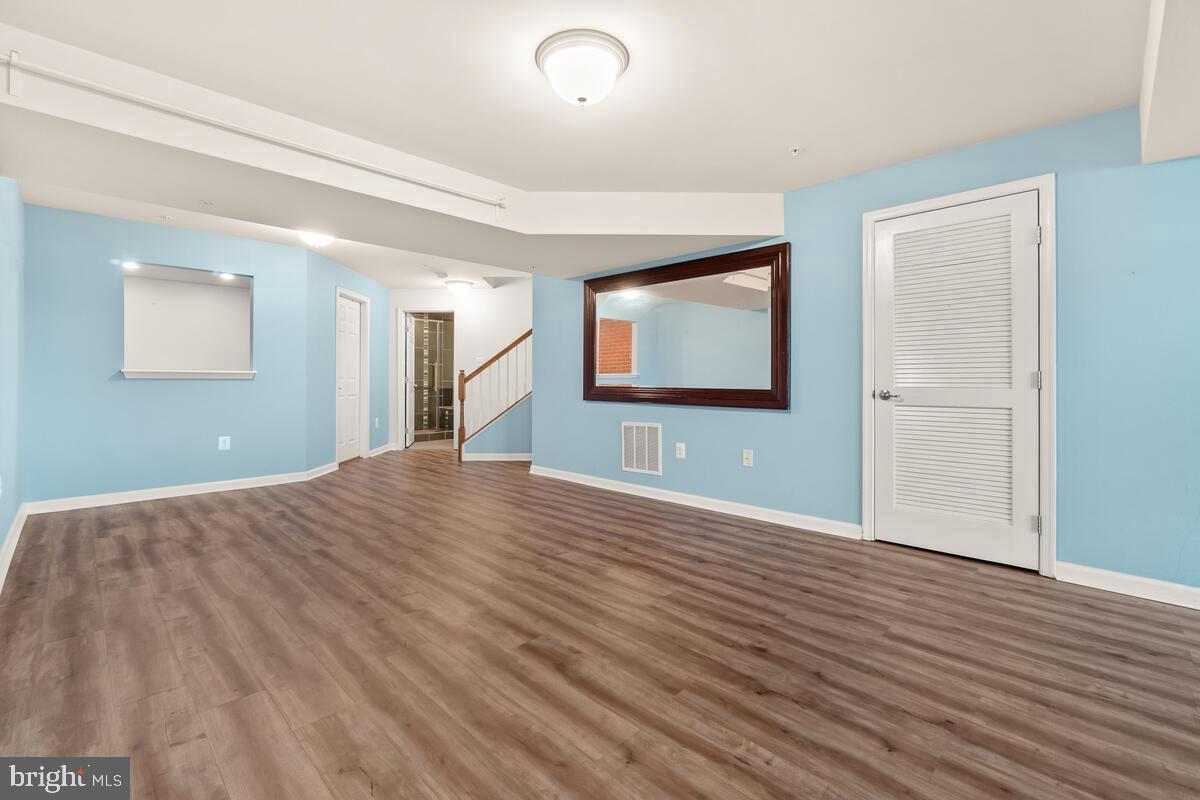 VILLAGES OF URBANA - Residential Lease