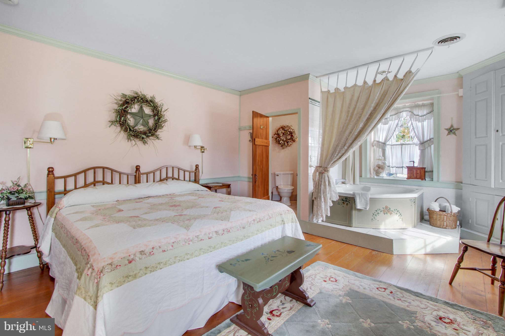 NEW HOLLAND BOROUGH - Commercial Sale