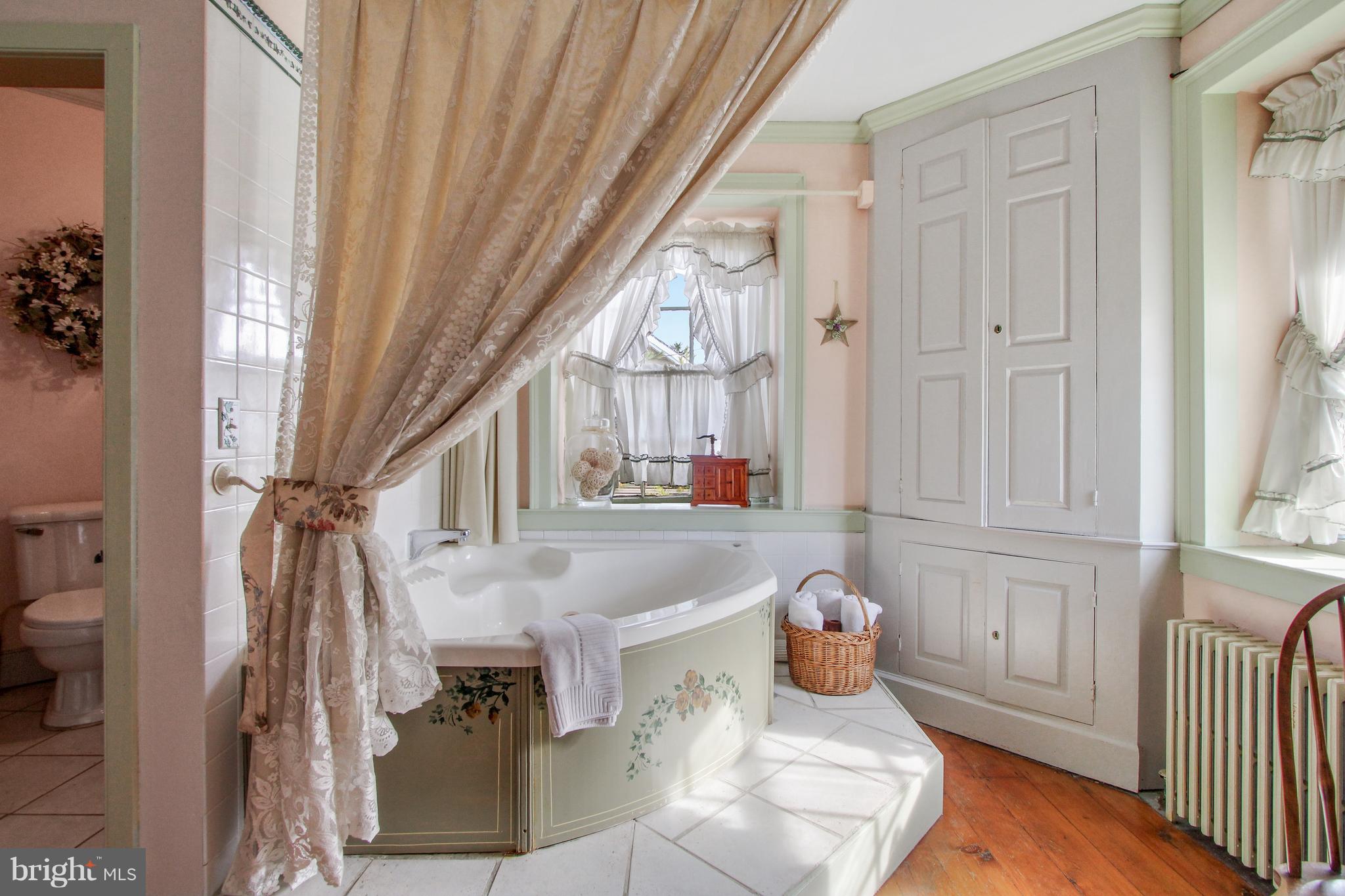 NEW HOLLAND BOROUGH - Commercial Sale