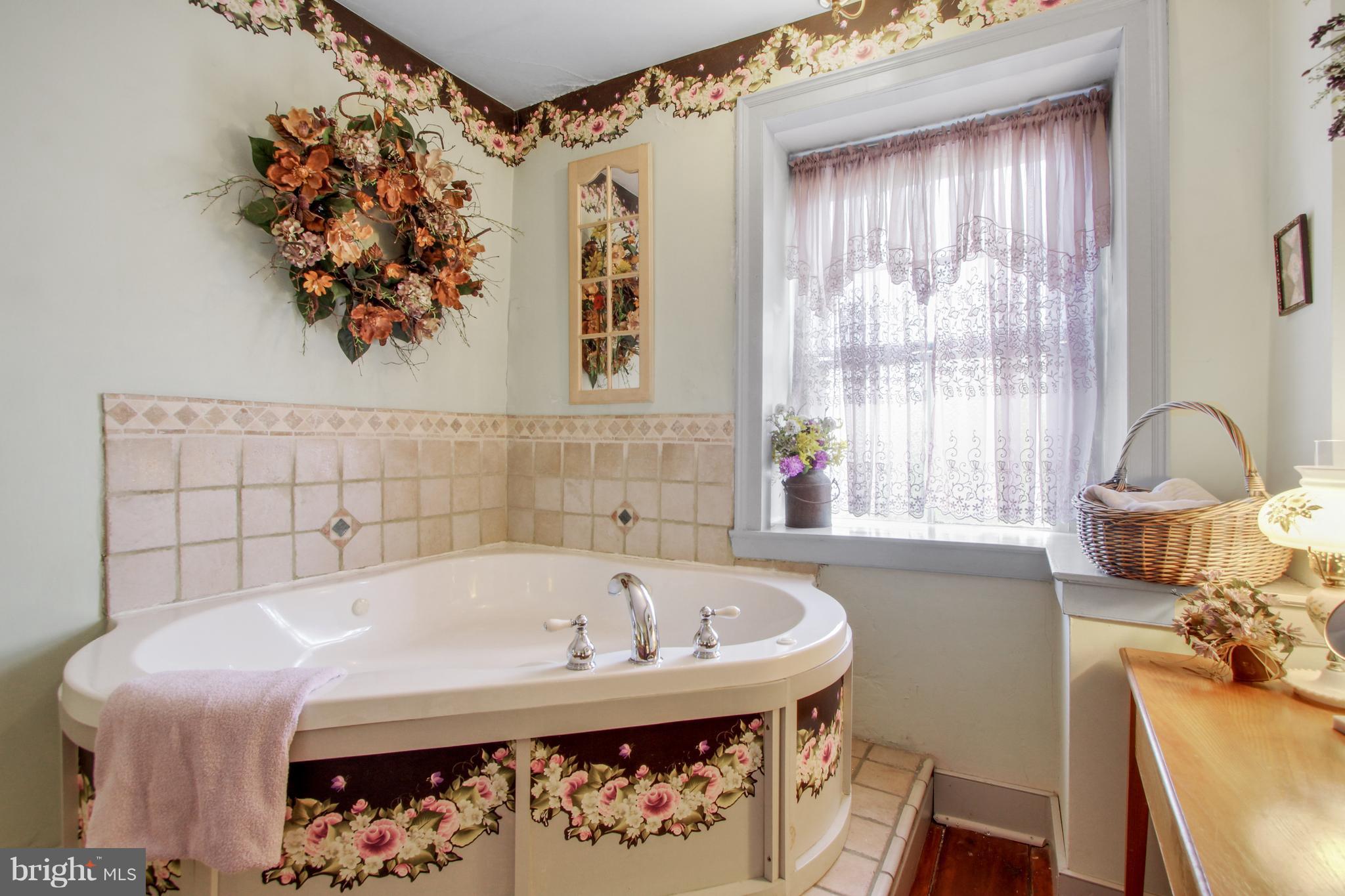 NEW HOLLAND BOROUGH - Commercial Sale