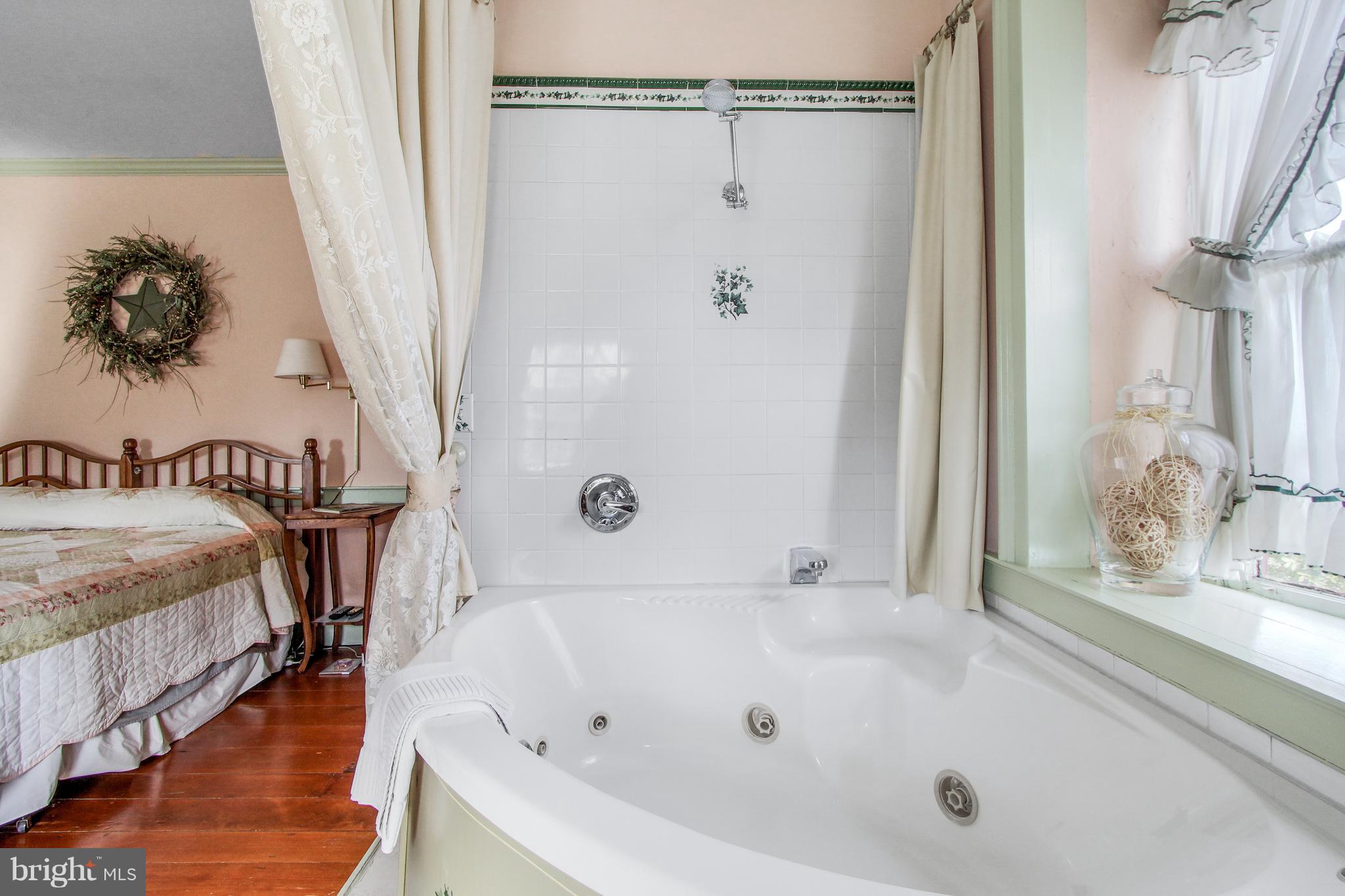 NEW HOLLAND BOROUGH - Commercial Sale