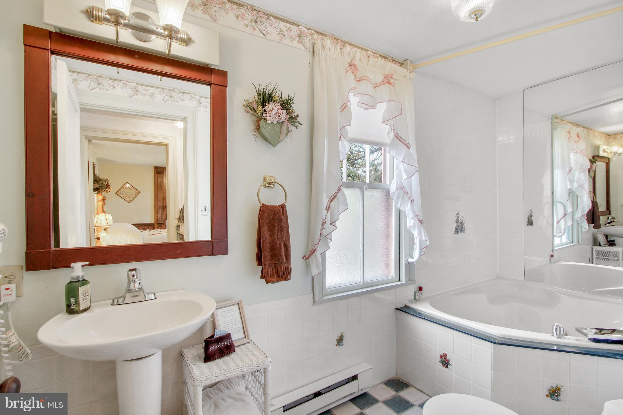 NEW HOLLAND BOROUGH - Commercial Sale