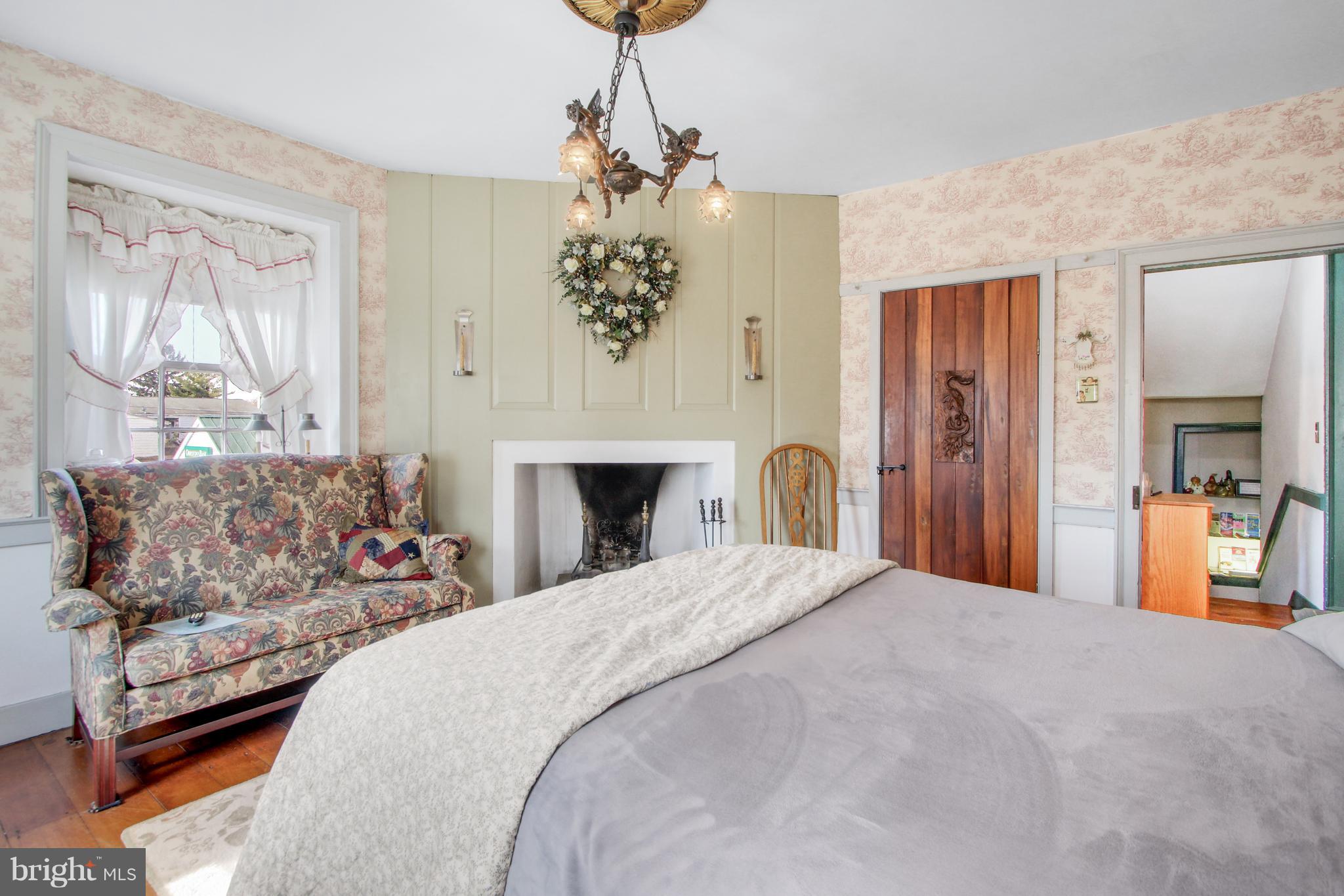 NEW HOLLAND BOROUGH - Commercial Sale