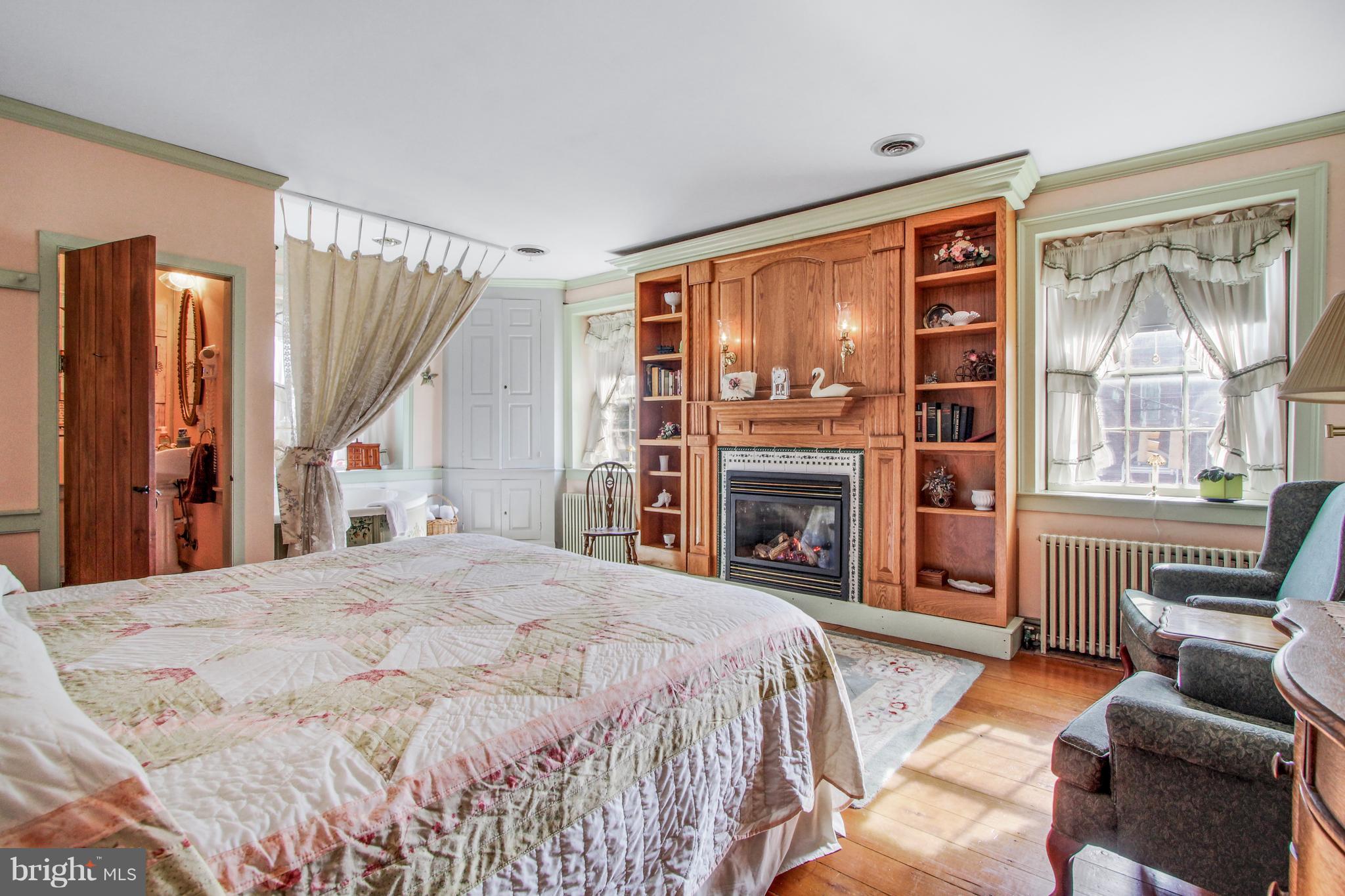 NEW HOLLAND BOROUGH - Commercial Sale