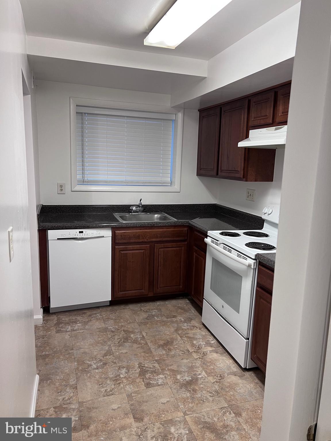 BOLLING BROOK - Residential Lease