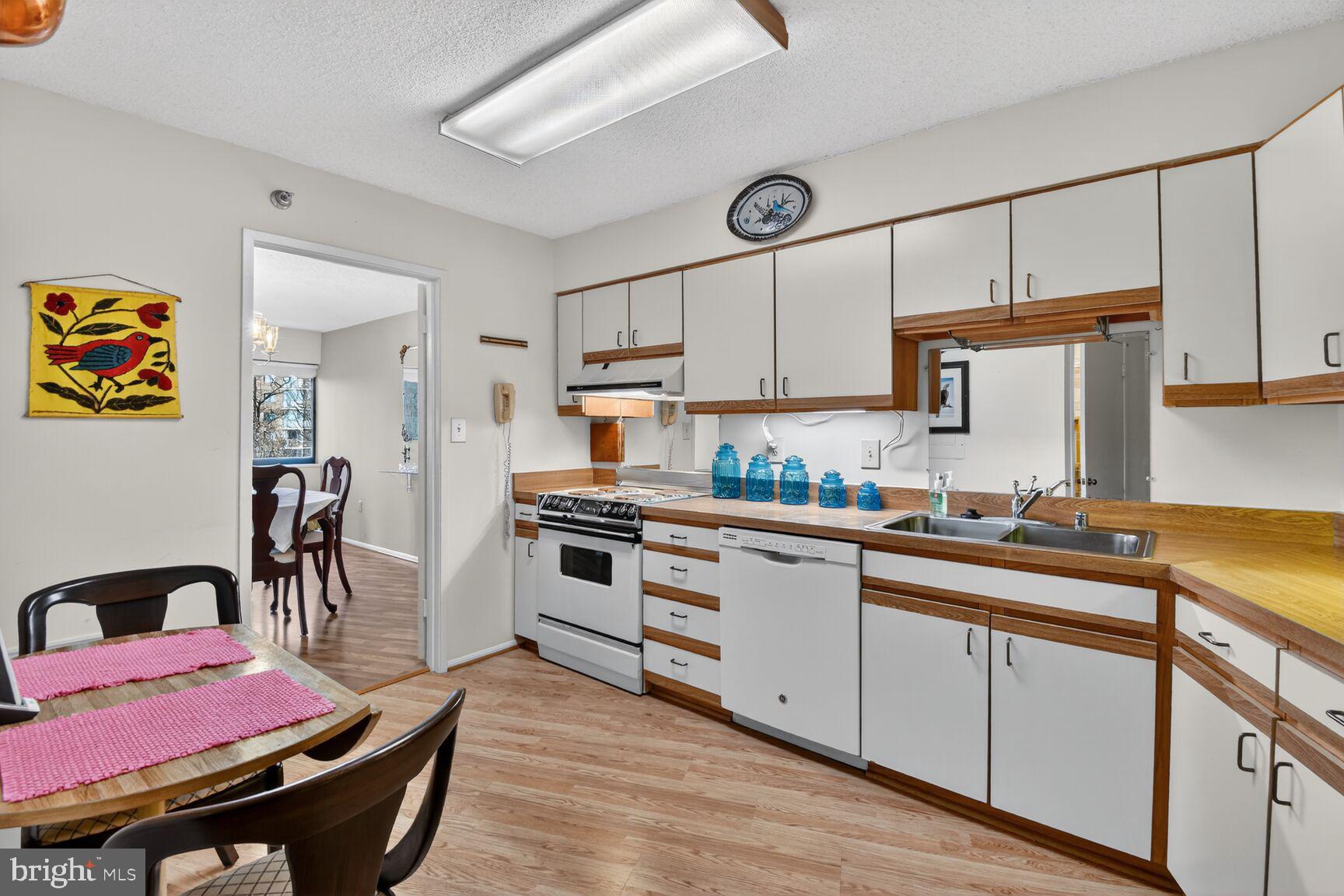 15115 INTERLACHEN DRIVE 3-904