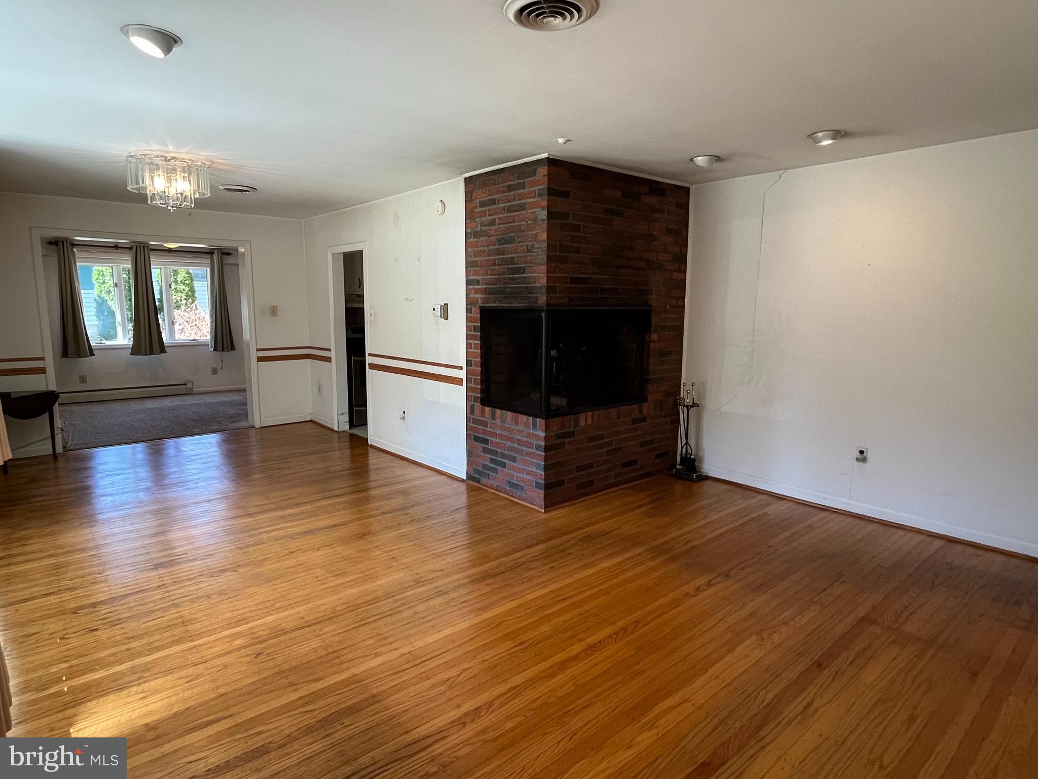 909 CEDAR STREET
