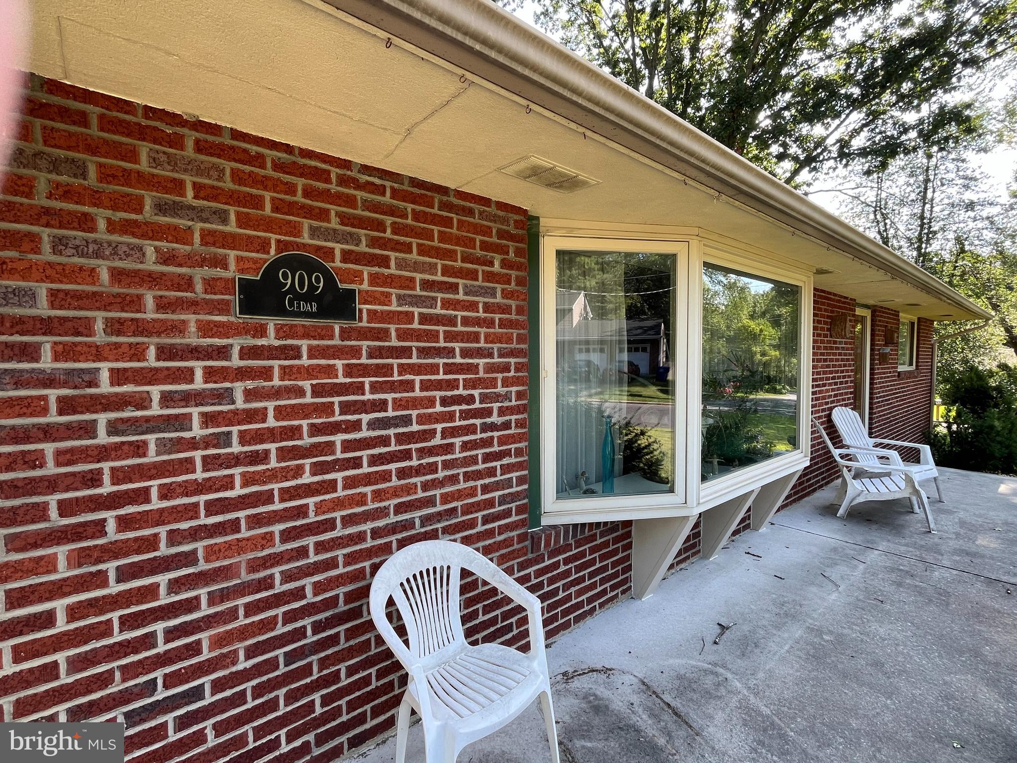 909 CEDAR STREET