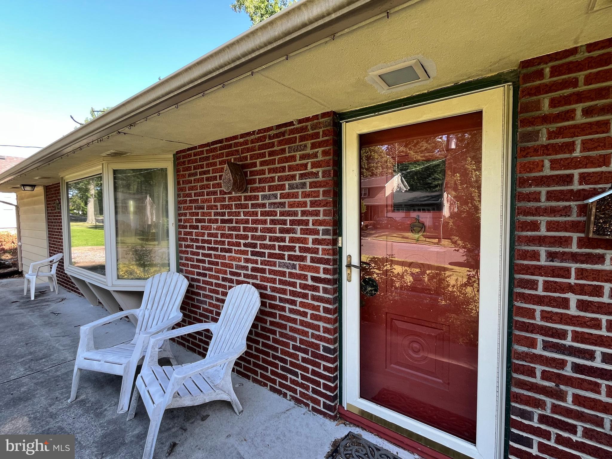 909 CEDAR STREET