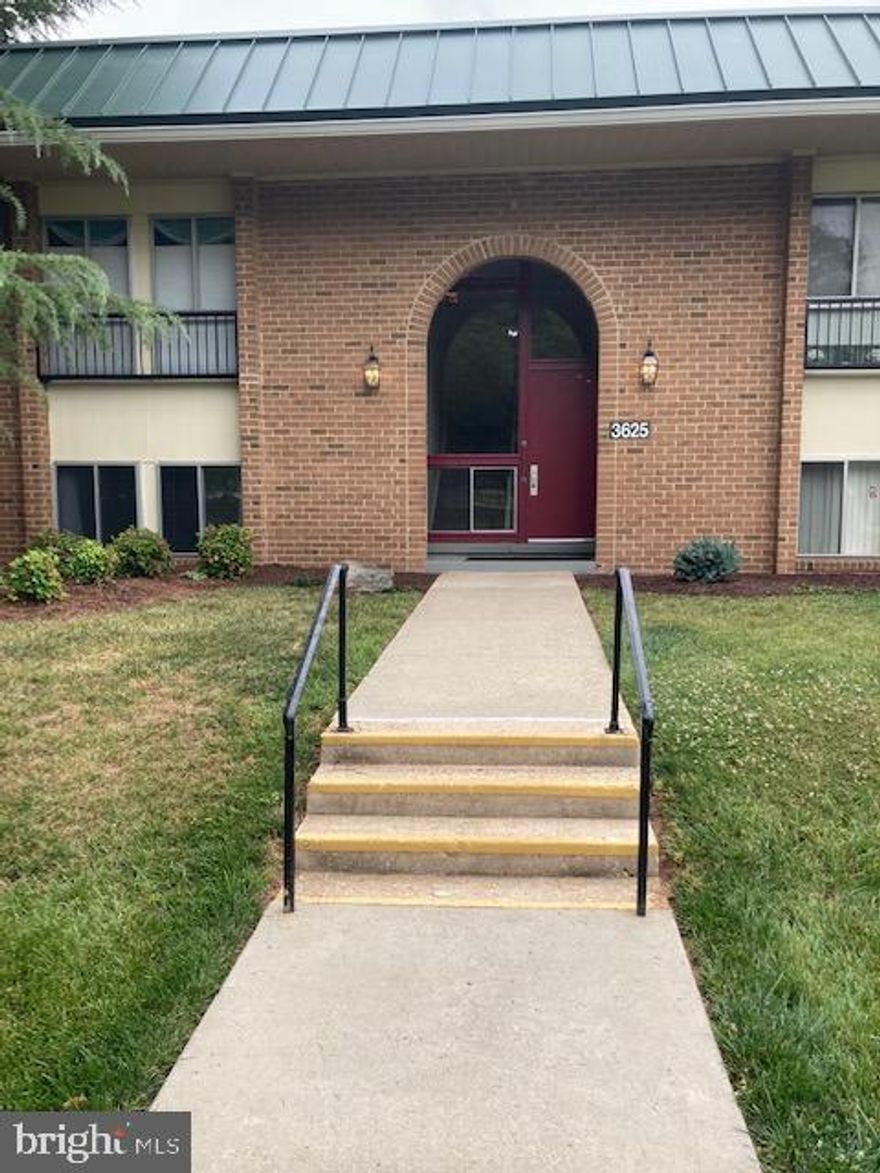 Extremely spacious, granite countertops with spacious kitchen, beautiful hardwood laminate flooring throughout and private sunroom for morning coffee. Full sized washer and dryer. Must see to appreciate.
Schedule showing online. please. To rent. Call agent. Use the GCAAR application and $50 money order payable to Realty Pros for application fee and credit check. Call if you have questions.

This unit has 2 reserved spots 23 and 11, Plus there is an extra lot. NO Shortage of parking spaces.

No move-in fee.
Rent covers all utilities, plus cable and internet service.