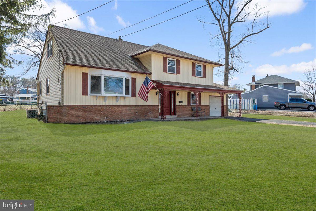 8 MONTCLAIR DRIVE